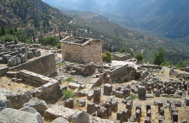 Delphi, Thermopylae full day private tour from Athens