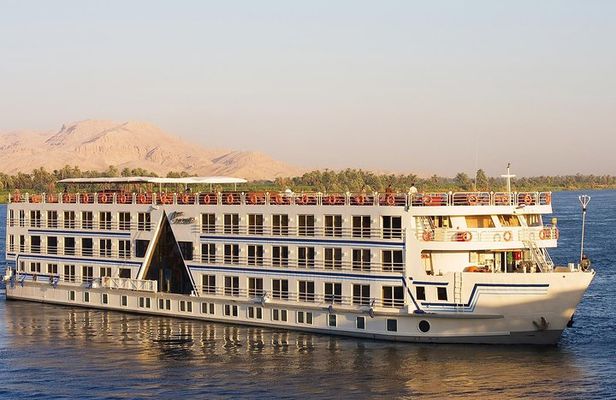 Nile Cruise 3 nights – 4 days From Aswan to luxor with guide and tours to visit