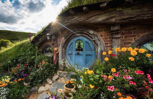 3 Day Waitomo Caves, Hobbiton Movie Set and Rotorua Tour from Auckland