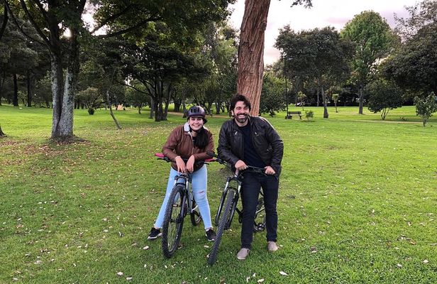 Simon Bolivar Park and Virgilio Boat Library Bike Tour