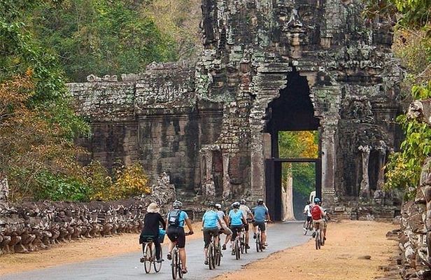 Angkor Wat & Bayon: the Smiling Temple Bike Tour