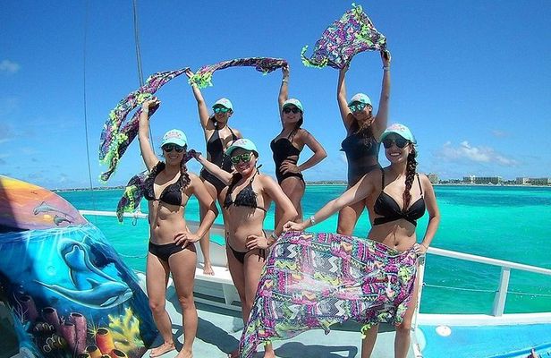 Dolphin Catamaran Snorkel and Sail with Open Bar