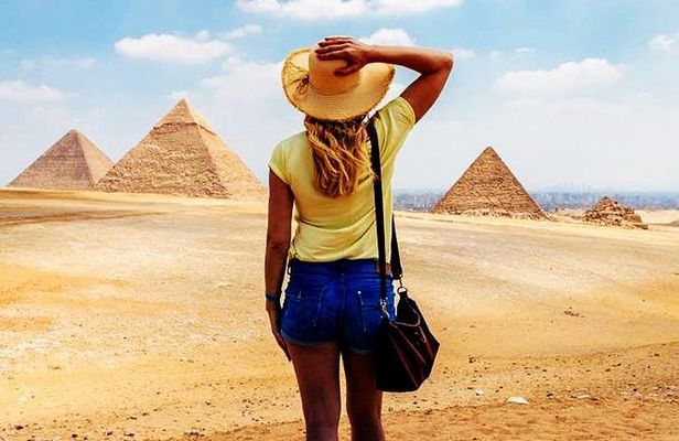  All inclusive Private Giza pyramids ,Sphinx,Museum ,Bazaar