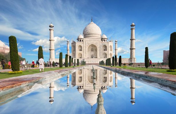 From Delhi: Taj Mahal and Agra Fort Day Tour By Car