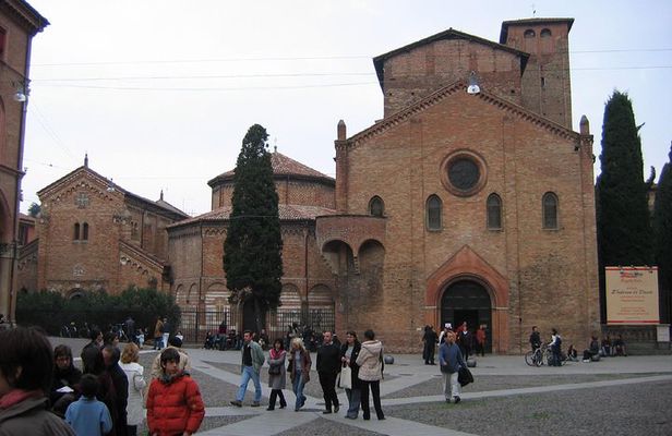 Private 3-hour Walking Tour of Bologna with private official tour guide
