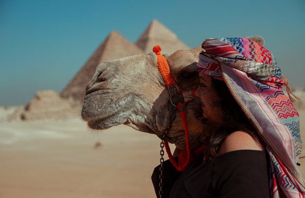CAIRO LAYOVER EXCURSION TO GIZA PYRAMIDS SPHINX COPTIC CAIRO and BAZAAR