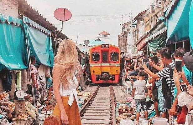 Maeklong Railway & Floating Market Tour (Private & All-Inclusive)