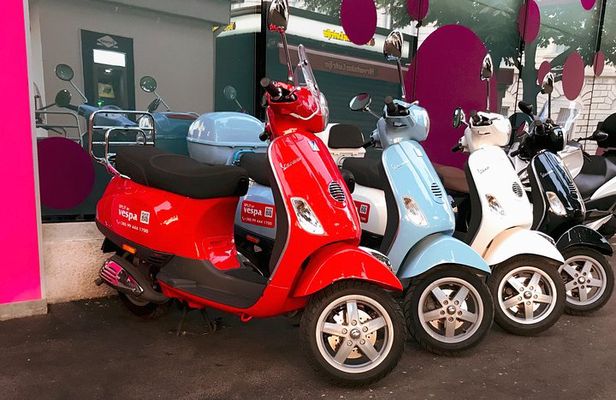 Vespa sightseeing tour & rental - Meet Split on two wheels