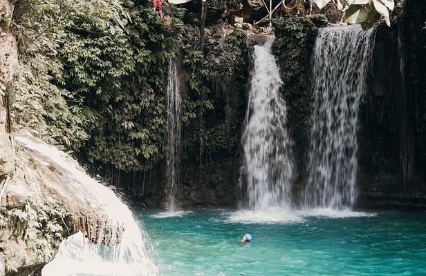 An exciting Kawasan Zip canyoneering