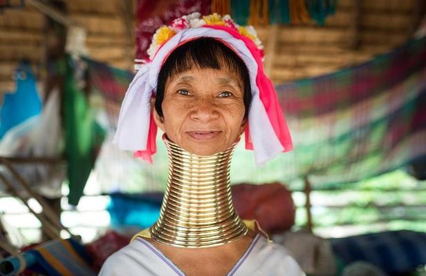 Chiang Mai to Chiang Rai White, Blue Temple & Long Neck Tribe
