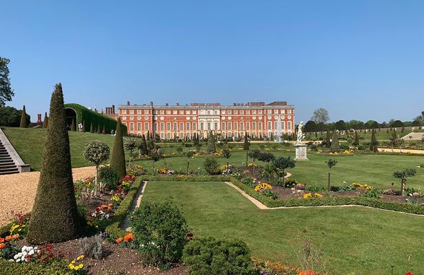 Private Vehicle To Hampton Court Palace From London With Admission Tickets