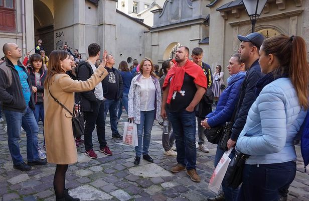Secrets of Lviv courtyards and street art