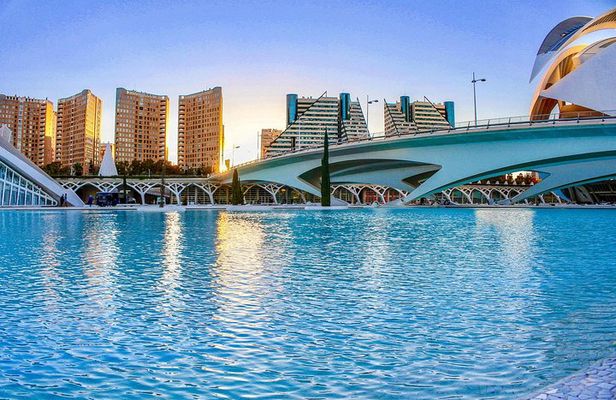 Discover Valencia’s most Photogenic Spots with a Local