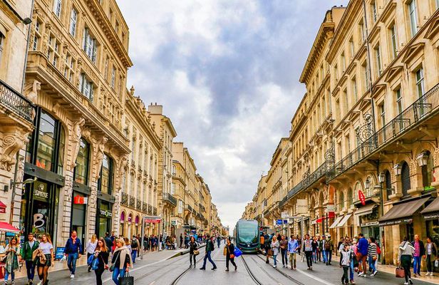 Discover Bordeaux’s most Photogenic Spots with a Local