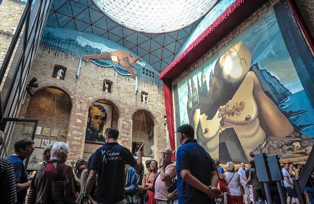 Dali Museum, House & Cadaques Small Group Tour from Barcelona