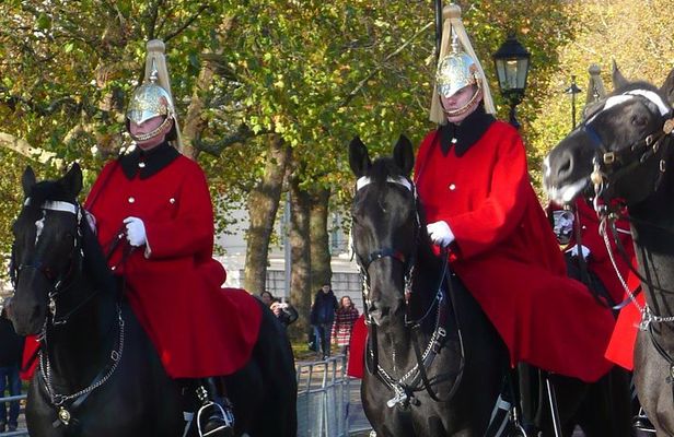 Private Walking Tour of Royal London with Changing of the Guard