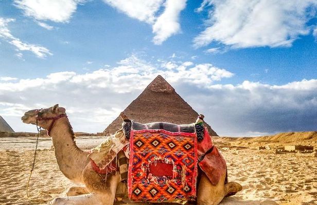 Full-Day Private Guided Tour to Pyramids of Giza Dahshur Sakkara and Memphis