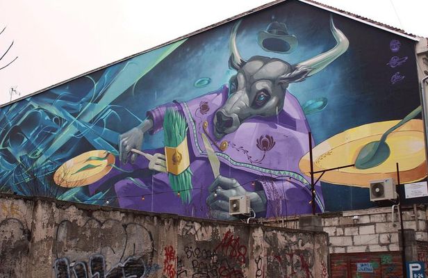 Budapest Urban Art - Private Street Art Tour with a Drink in a Ruin Bar