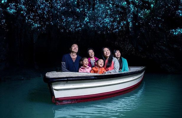 Hobbiton, Waitomo, Rotorua & Taupo 2-Day Tour from Auckland