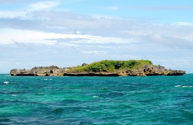 Boracay Island Hopping + Helmet Diving and UFO w/ Premium Lunch