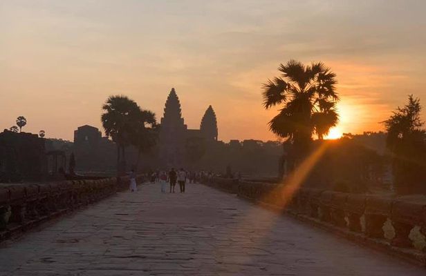 Angkor Wat Sunrise TukTuk Tour