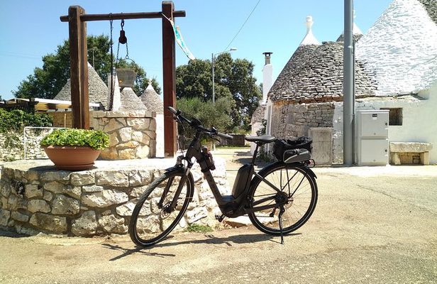 Smart & easy ebike tour in the Itria Valley: Martina Franca - Locorotondo