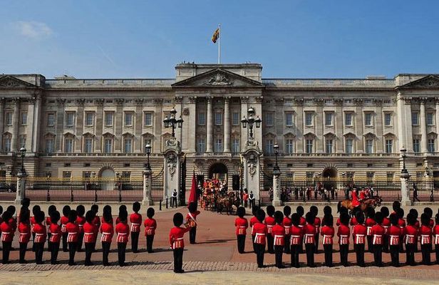 Private Layover Tour of London with Pickup from Heathrow Airport