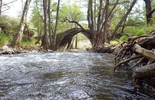 Walk in Omodos alleys & around Kelephos medieval Venetian bridge
