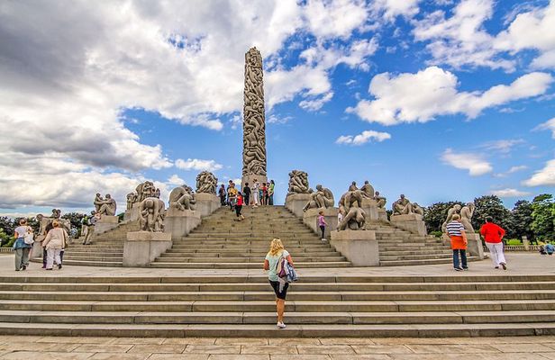 The Ultimate Study of the Human Form at Vigeland's Sculpture Park with a Local