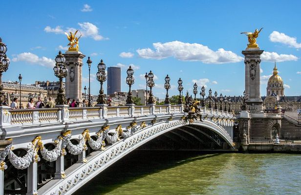 Discover Paris’ most Photogenic Spots with a Local