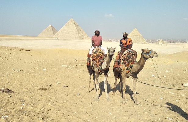 Private tour Giza Pyramids and Sphinx with camel ride