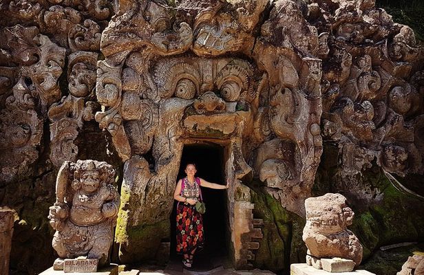 Ubud iconic waterfall and temple tours