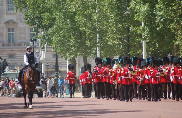 Layover Tour of London from LHR Executive Luxurious Vehicle Private Tour 6 hour