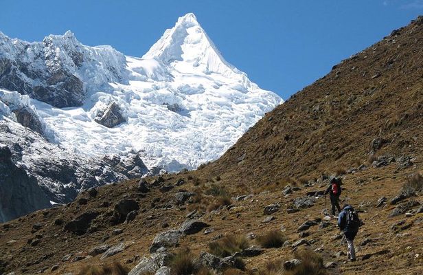Alpamayo Trek 13 days Support Comunity Program