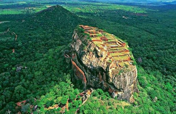 Sigiriya Day Tour from Colombo with Hotel Pick up