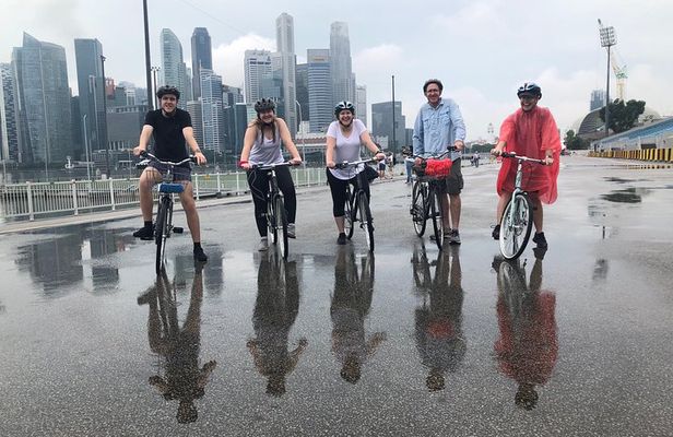 Breezing Singapore Bike Tour