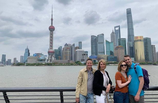 Shanghai - Yesterday and Today, from a Water Town to an International City