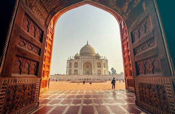 Private Sunrise Taj Mahal Tour with 5 star breakfast.