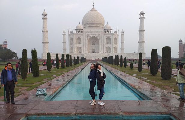 Private Day Tour of Taj Mahal by India's Fastest Train or Car - All Inclusive
