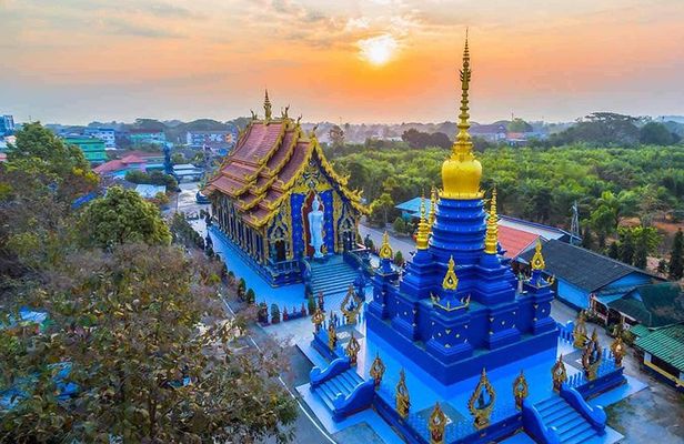 Chiang Rai Food & Night Market Walking Tour with Local Host