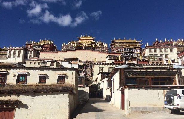 1-Day Shangri-La tour with Ganden Monastery, Napahai Lake and Tibetan Town