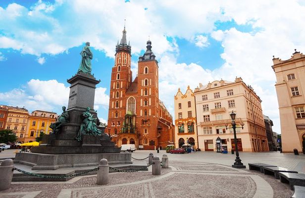 Krakow: Private City Tour by golf cart/buggy