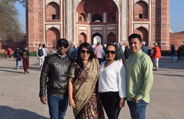 Taj Mahal same day tour