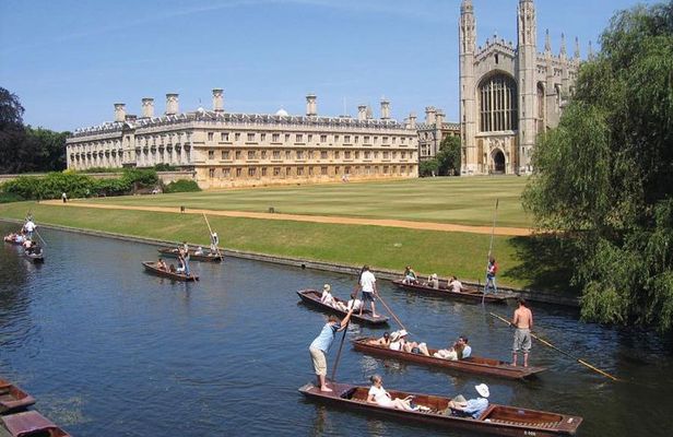 Discover Oxford and Cambridge with Guide from London by Coach