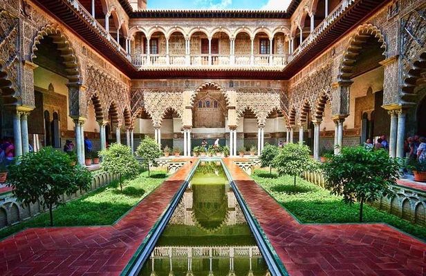 Cathedral, Alcazar and Giralda Guided Tour with Priority Tickets 