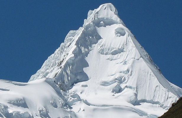 Alpamayo Trek 12 days - Comunity Support Program