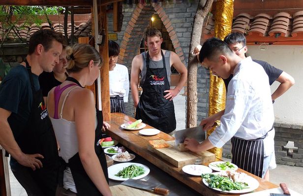 Private Chengdu Dining Experience in Chilli Cool House