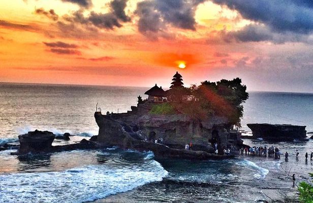 Tanah Lot Sunset and Monkey Forest Tour.