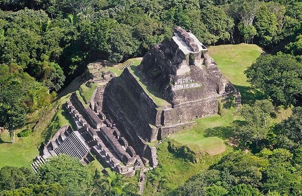 Private Tour: Xunantunich and Horseback riding from Belize city