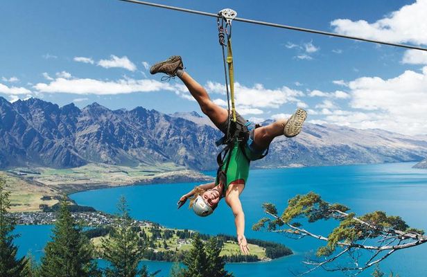 Small-Group Zipline Adventure in Queenstown